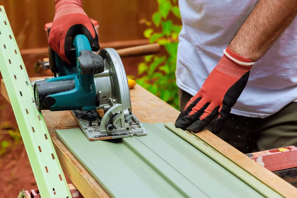 cutting siding to fit